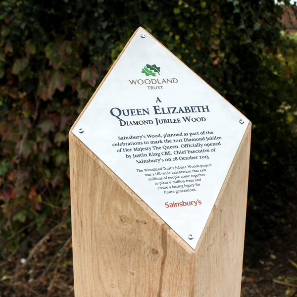 Wooden Waymarker Sign Post with angled chevron top and etched metal interpretation plaque Wooden Waymarker Sign Post with angled chevron top and etched metal interpretation plaque